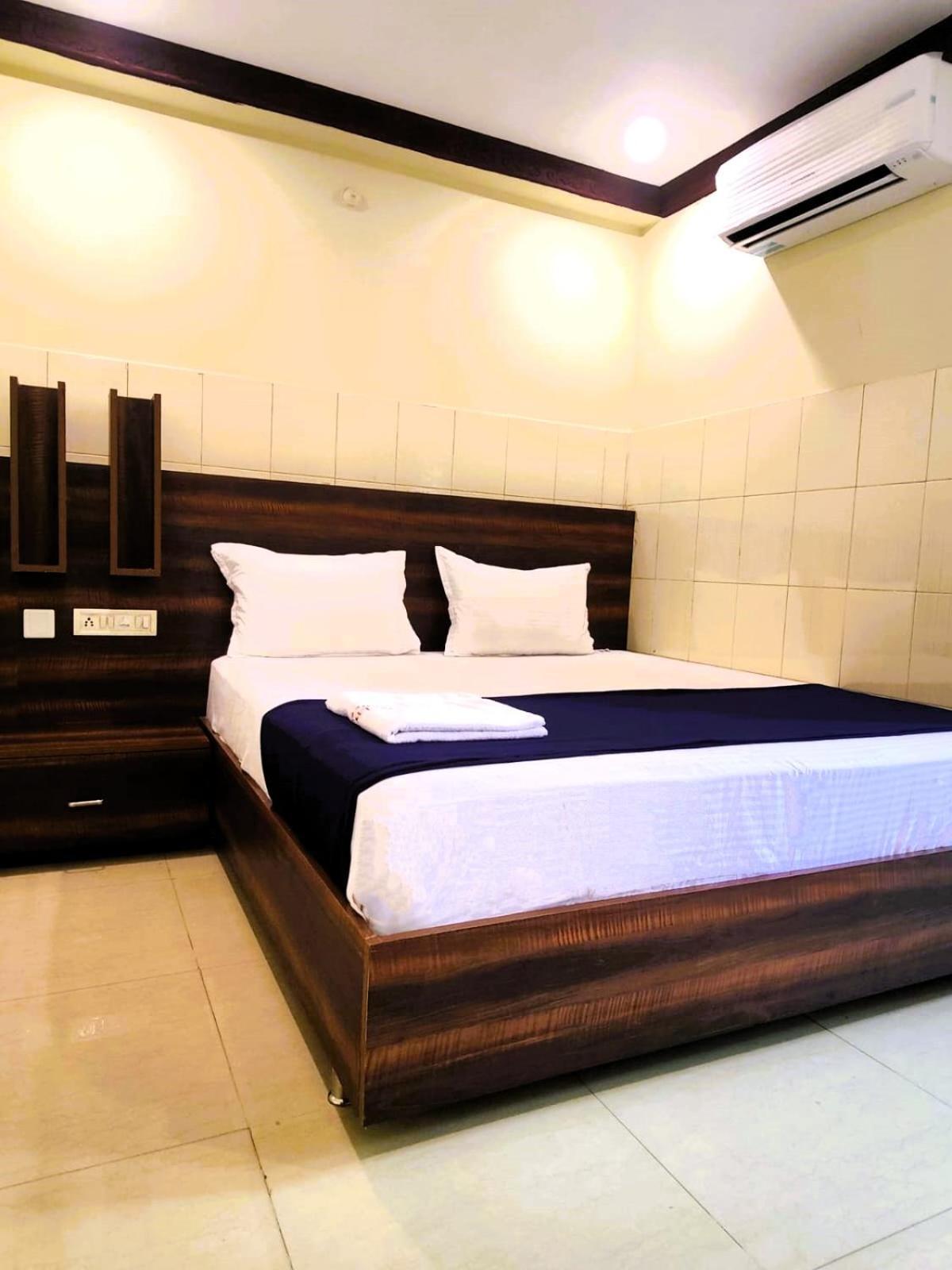 The Livin Residency Otel Visakhapatnam Dış mekan fotoğraf